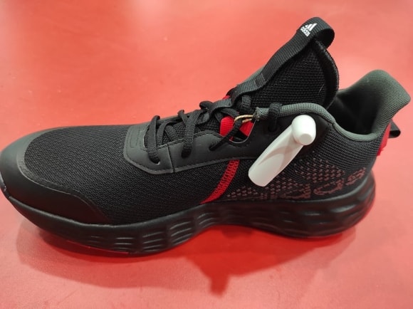 thick upper on outdoor basketball shoe