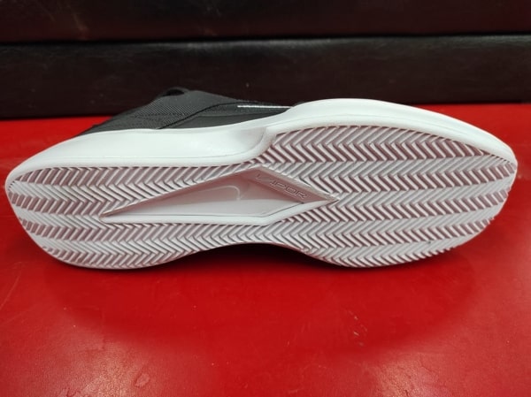 nike court vapor outsole traction pattern
